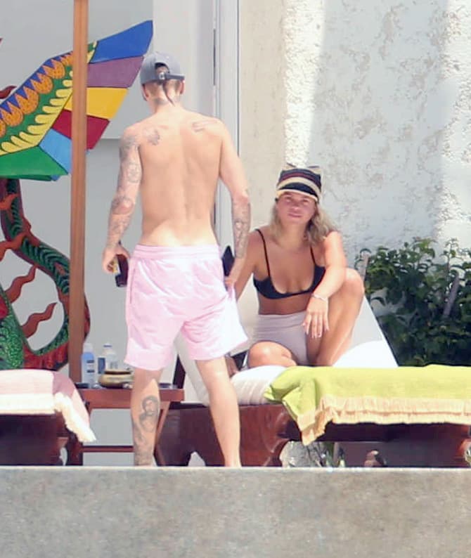 Justin Bieber y Sofia Richie siguen gozando de un romance muy apasionado.