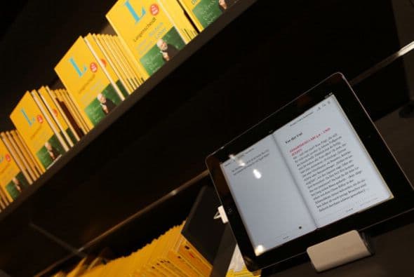 En 2011, las ventas de los lectores electrónicos llegaron a más de 13 millones. Sin embargo, también fue el iPad, además de la posibilidad de leer desde teléfonos inteligentes, lo que marcó la decadencia de estos dispositivos.