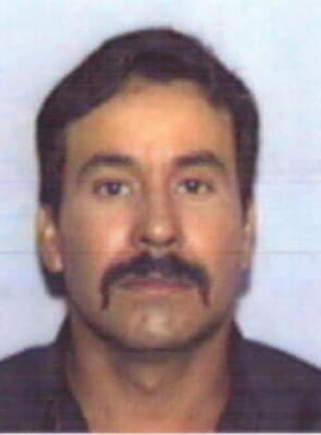 <h3 class="cms-H3-H3">Efrán Cornejo Yáñez </h3>
<br>
<br>De entre 44 a 46, este mexicano es buscado por presuntamente disparar a tres hombres con un arma de fuego en Giddens en Georgia, el 15 de abril de 2006; uno de los hombres murió a consecuencia del tiroteo.
<br>