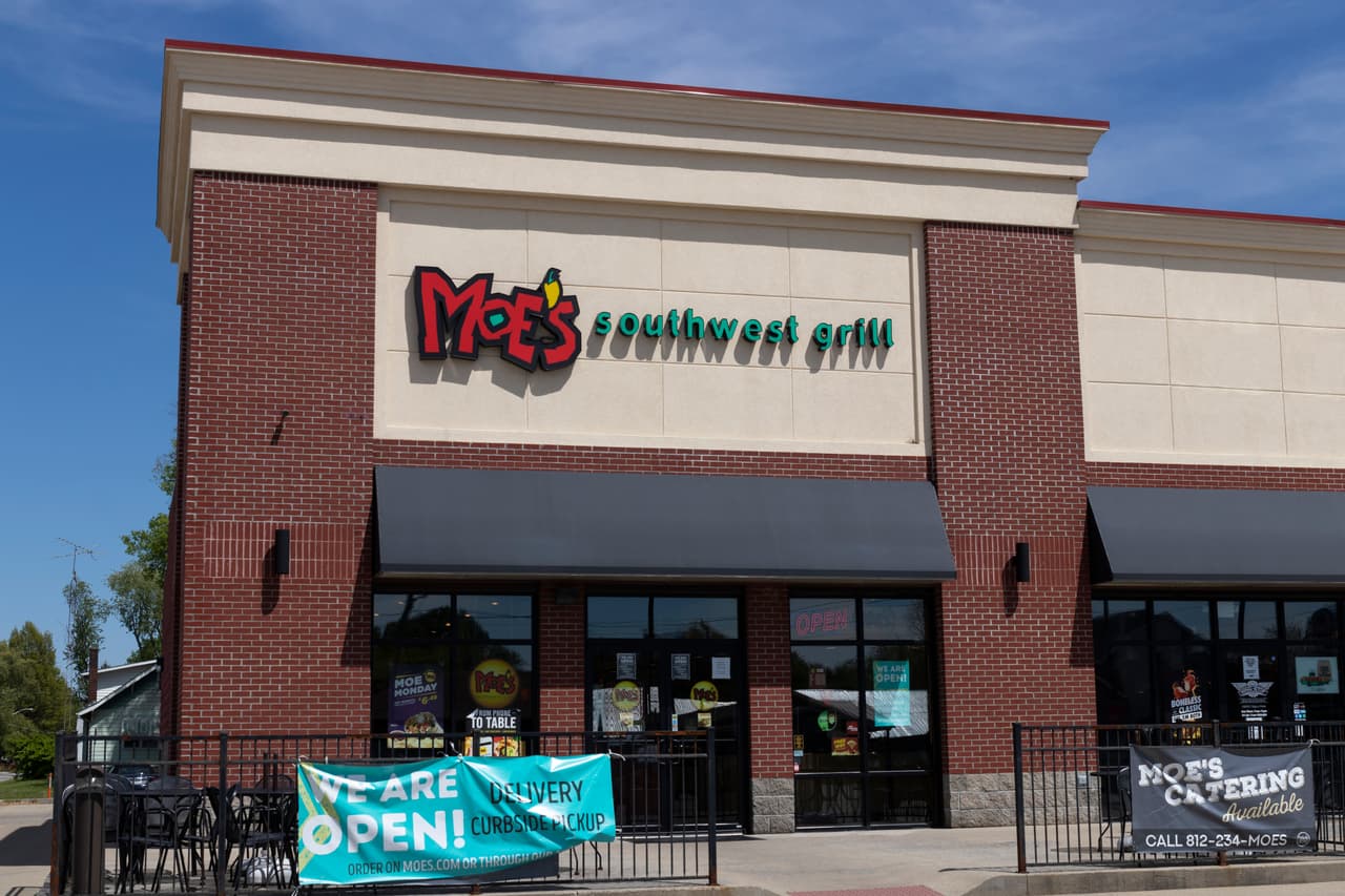 <b>Puesto 5. Moe's Southwest Grill. </b>Tuvo una ganancia de 749 millones de dólares en 2019. Esta cadena 
<a href="https://www.moes.com/"><u>se fundó en 2000 en Atlanta, Georgia</u></a> y tiene más de 700 locales en 39 estados.