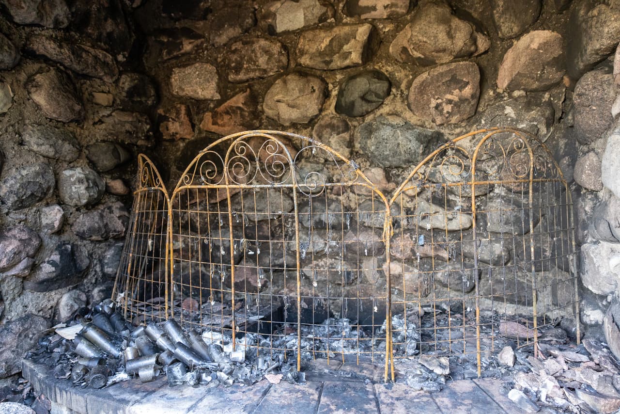 Según un comunicado de prensa, el incendio empezó alrededor de las 2:30 am cuando una persona entro al Santuario.