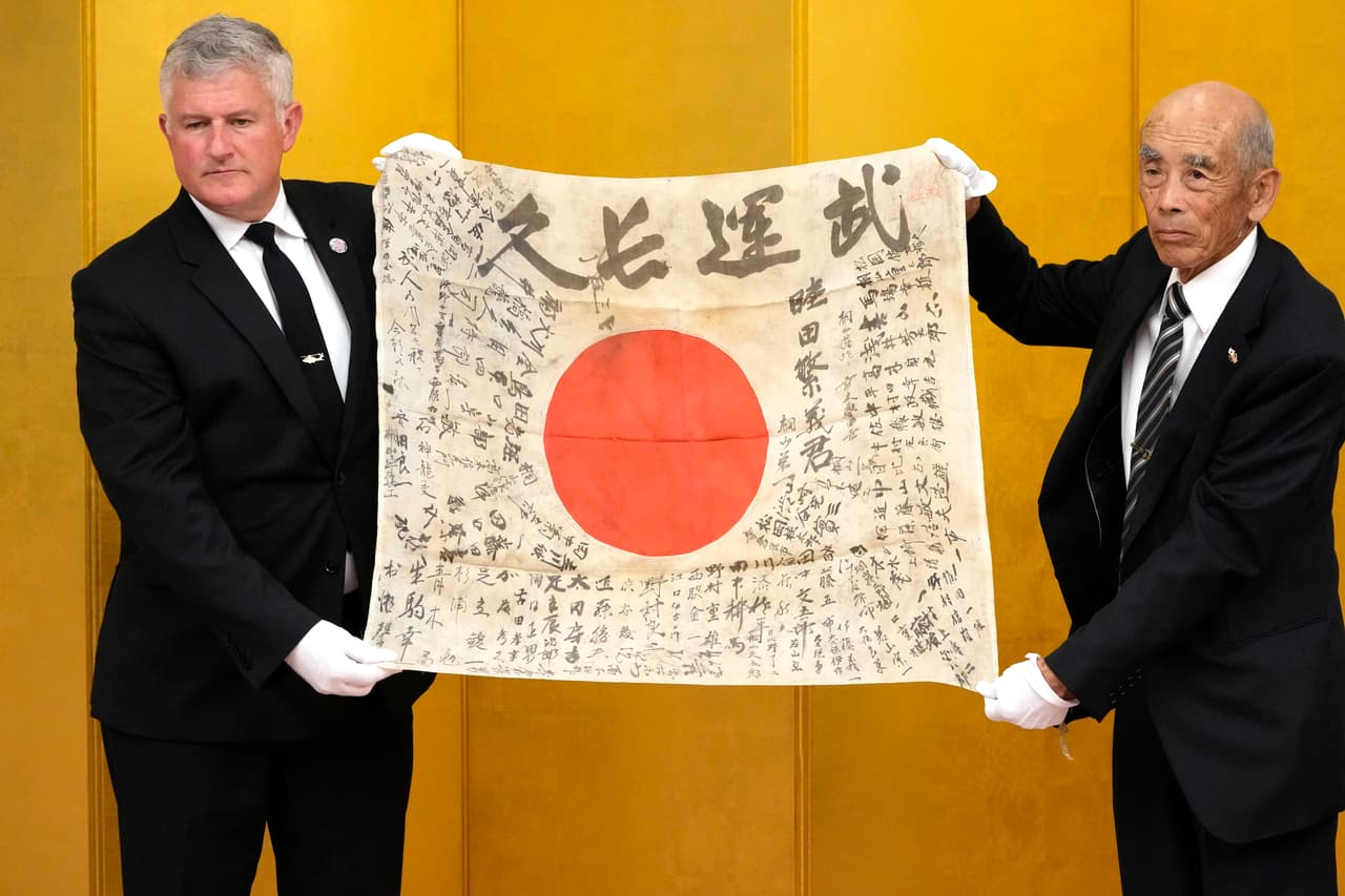 80 años después, esta 'bandera de la buena suerte' de un soldado japonés de la Segunda Guerra Mundial regresa a sus familiares