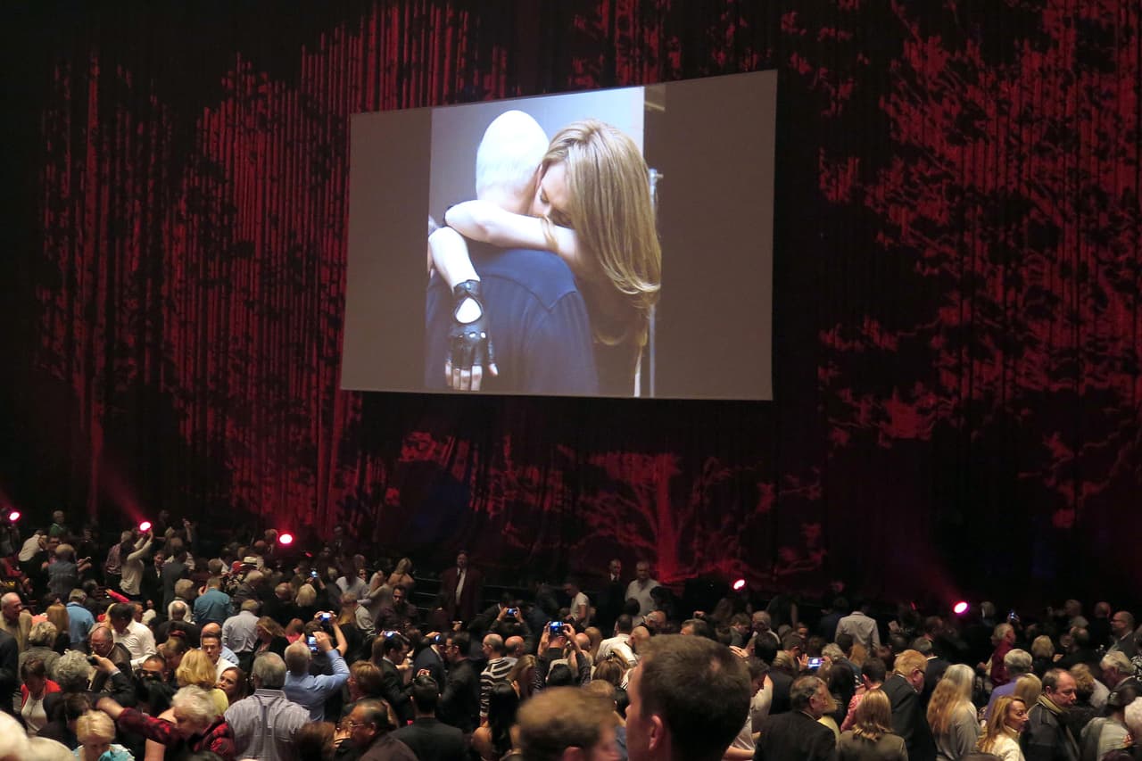 "... Yo tengo que continuar sin él, pero por él", dijo en un fuerte mensaje la cantante durante su show en Las Vegas.