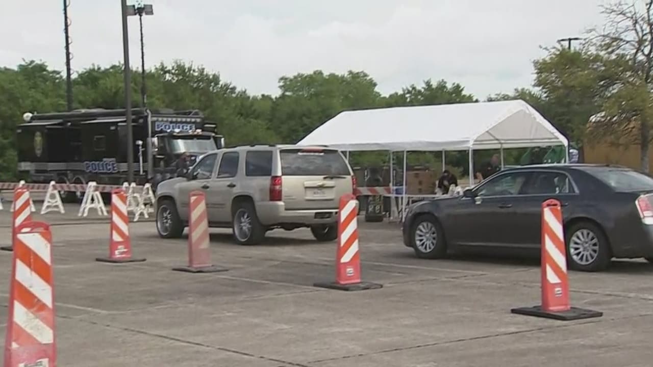 Reportan inconvenientes en uno de los centros para personas evacuadas por el huracán Laura en el norte de Texas 