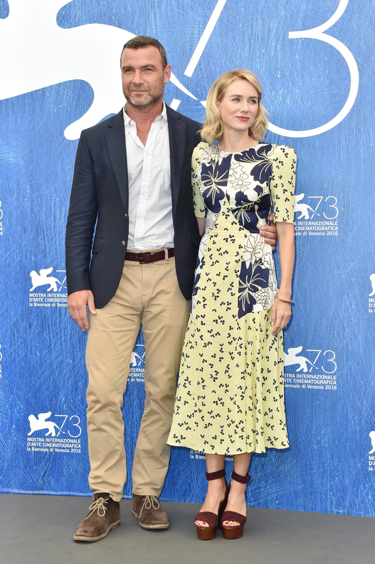 Naomi Watts con su esposo Liev Schreiber.