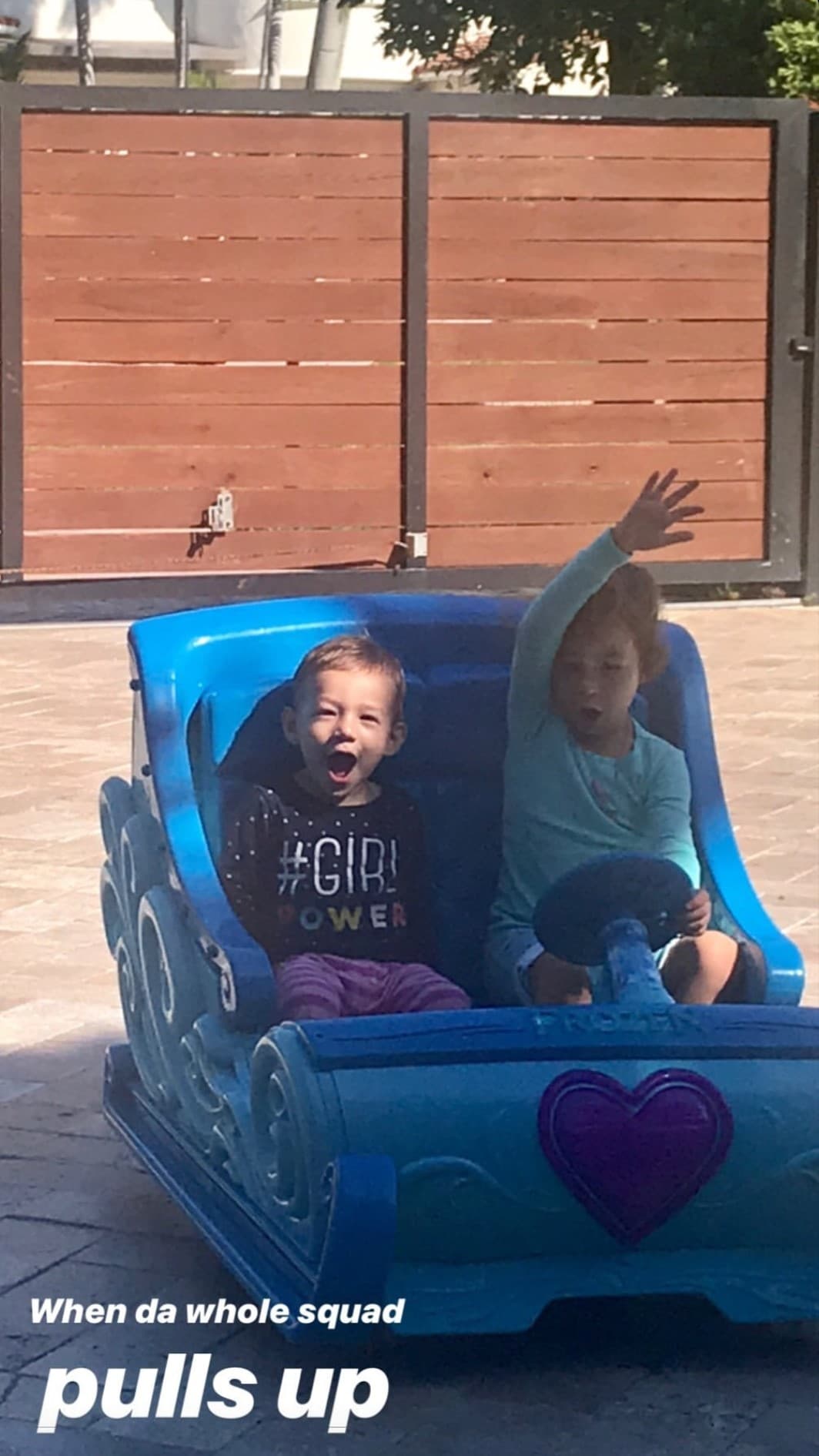 La complicidad entre ellos se nota a kilómetros de distancia, debido a que la mayor parte del día la pasan juntos.