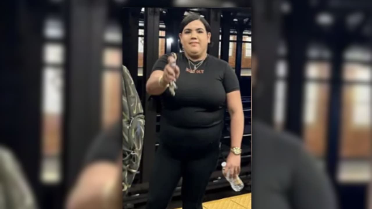 Una mujer apodada 'Karen' recibió un ataque de gas pimienta en el rostro después de regañar a un grupo de evasoras de tarifas en la estación de Lincoln Center,