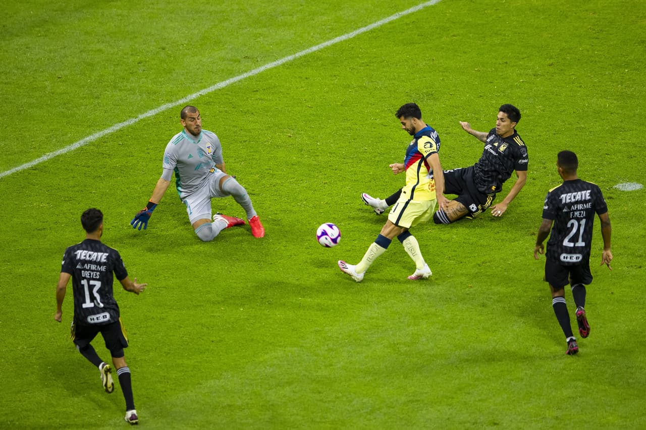Con dos grandes goles de Sebastián Cordova y un potente cabezazo de Emanuel Aguilera en su regreso de la lesión, América consigue un triunfo clave frente a los Tigres en el Estadio Azteca.