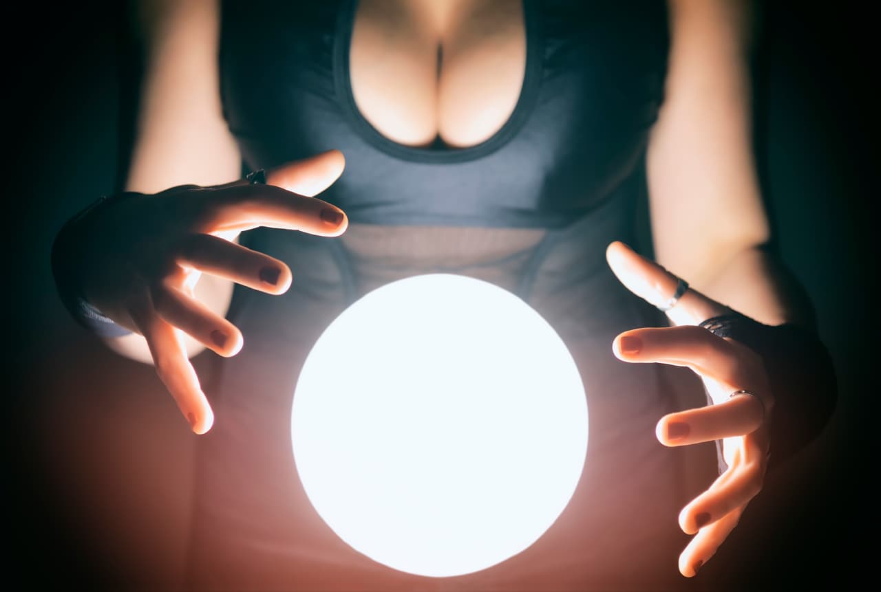 Las bolas de cristal, péndulos, tarot las asociaban con 
<b>ACUARIO</b>