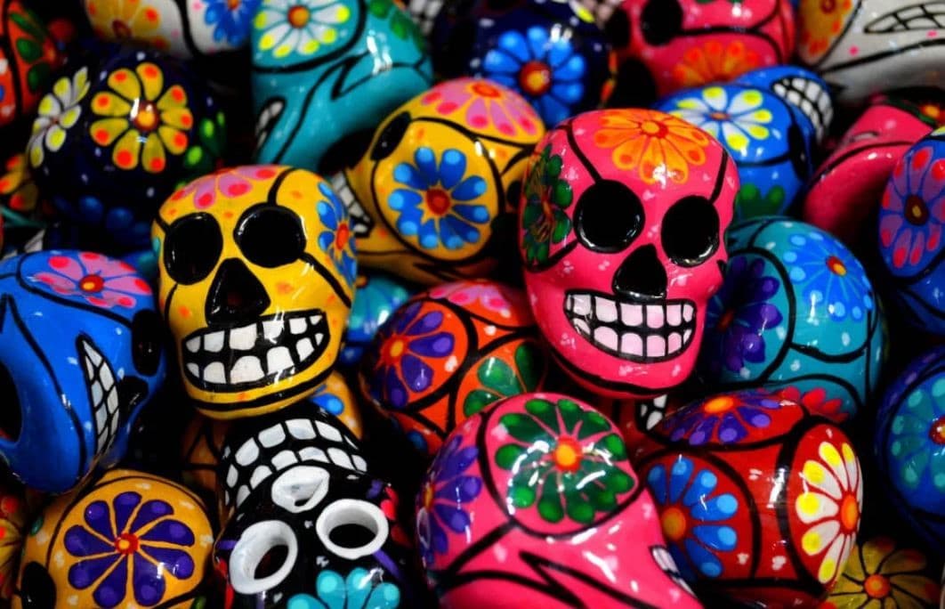 <b>Aventurate a una tenebrosa excursión al Cementerio Green-wood</b>
<br>
<br>
<b>Qué: </b>Este evento está ubicado en un sitio muy apropiado: un cementerio. Habrá artesanías, cuentos y bocadillos. 
<br>
<b>Cuando:</b> Viernes, 1 de Noviembre, 3:30 pm - 6pm
<br>
<b>Donde: </b>Cementerio Green-Wood, Brooklyn