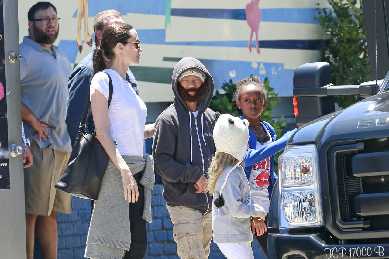 Pax inclusive usó un gorro para su 'barba'.