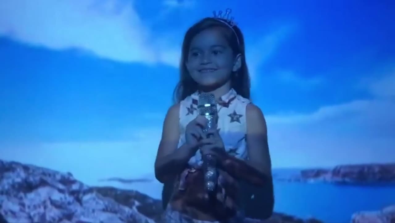 Díaz también mostró el 
<b>talento vocal de su primogénita Erin</b> en 
<a href="https://www.instagram.com/p/B-UzKQZAHW8/" target="_blank">este clip</a> en donde la pequeña de 7 años canta en inglés.
<br>