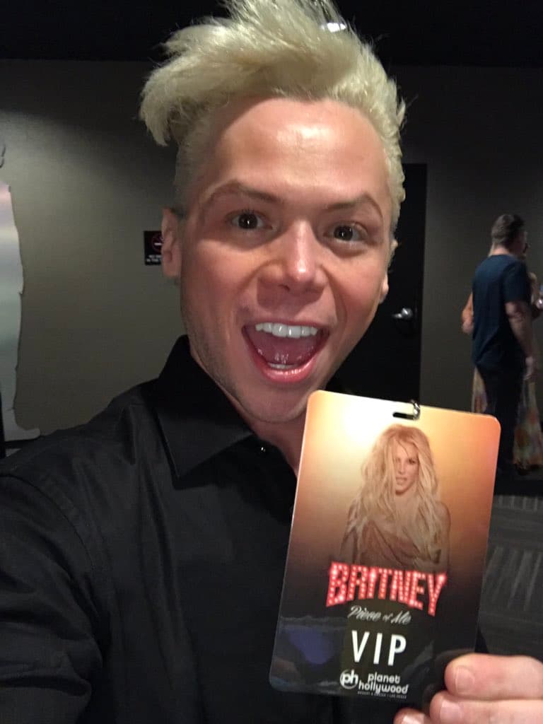 Óscar era el más emocionado por ver a la reina del pop, pues al parecer es un asiduo seguidor de la cantante.