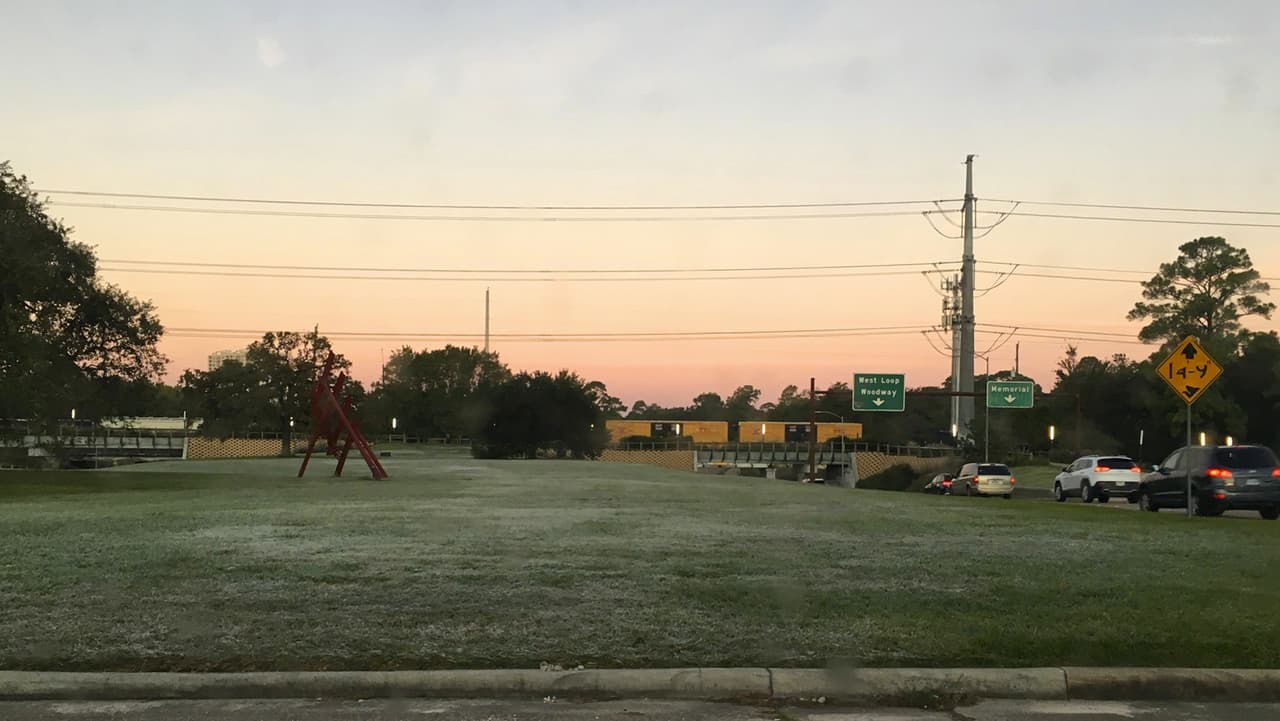 El pasto congelado en Memorial Park.