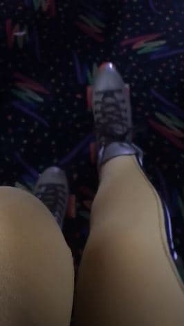 Adriana dejó al descubierto que ella también se puso los patines.