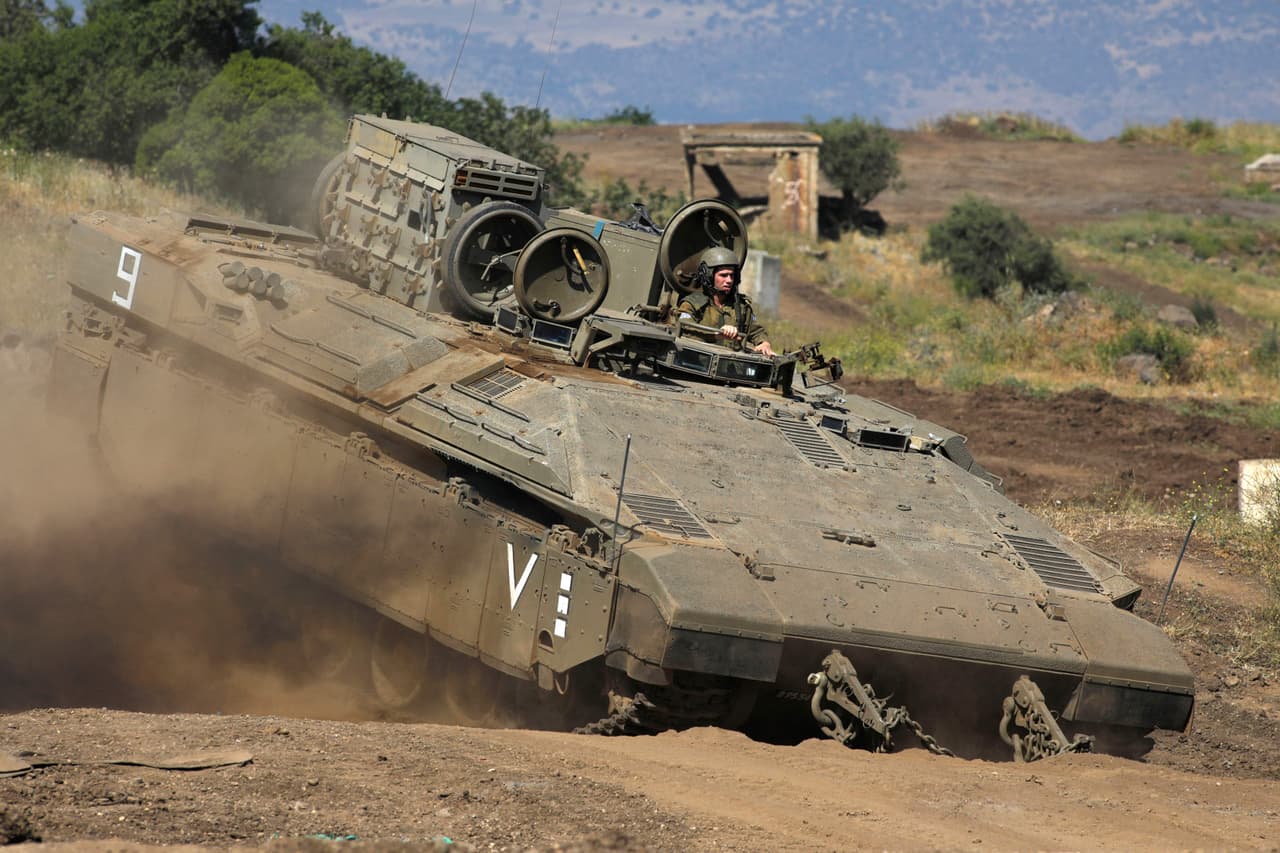 Israel dispone de 16,500 tanques; 7,500 vehículos armados; 650 artilleros; 300 torres de artillería y 100 plataformas de lanzamiento de cohetes, segín datos recientes del Global Fire Power.