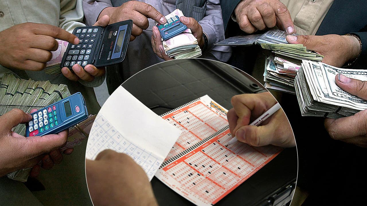 ¿Tu sueño es ganarte el Powerball? Piénsalo dos veces antes de comprar muchos boletos. Si ganas el premio mayor te enfrentarás a un considerable impacto fiscal por cualquier ganancia superior a 5.000 dólares, ya que la carga fiscal federal mínima sobre las ganancias de la lotería es del 24%, que es retenida por el IRS antes de que el dinero llegue a tu cuenta bancaria, junto con los impuestos estatales que varían según el estado.