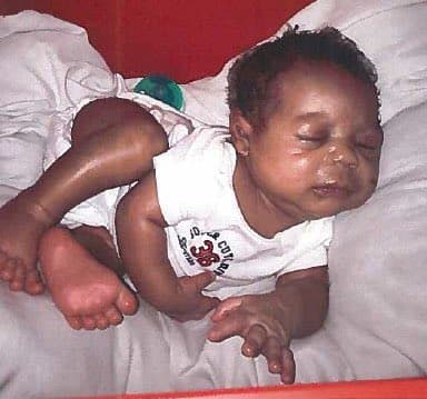 <b>Jacsun Manson, de seis meses</b>
<br>
<br>El pequeño desapareció el pasado 31 de diciembre de 2018 y desde el 25 de enero de 2019 se iniciaron la investigaciones por parte de la policía de Culver City. Los restos del pequeño han sido buscados en los vertederos de basura del condado de Los Ángeles.
<br>
<br>
<b><a href="https://www.univision.com/local/los-angeles-kmex/buscan-los-restos-de-bebe-de-seis-meses-en-un-basurero-de-corona">Adam Manson y Kianna Williams, podrían ser los responsables de la desaparición y muerte</a></b> de su bebé de seis meses, de acuerdo con la Unidad de Víctimas Especiales del Departamento de Policía de Culver City.
<br>