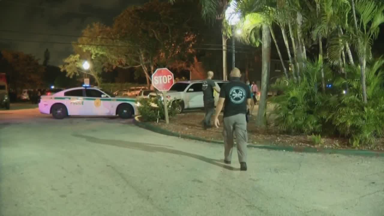 Equipo SWAT de la policía busca a posible tirador en las inmediaciones de un hotel del noroeste de Miami-Dade