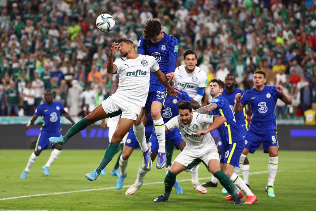 Tras el empate 1-1 en los 90 minutos reglamentarios, el juego pasó a los tiempos extras donde el Palmeiras se descuida al minuto 114 cometen un penal, Kai Havertz no perdona y el Chelsea termina venciendo 2-1 al Palmeiras.