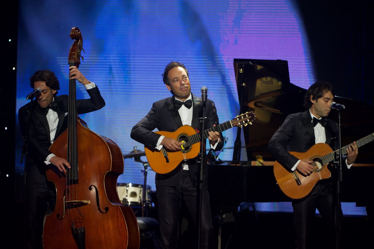 Su tema 'Será' quedó nominado como Grabación del Año. Además Manuel Quijano, miembro de la agrupación está nominado como Productor del Año junto con Kenny O'brien.