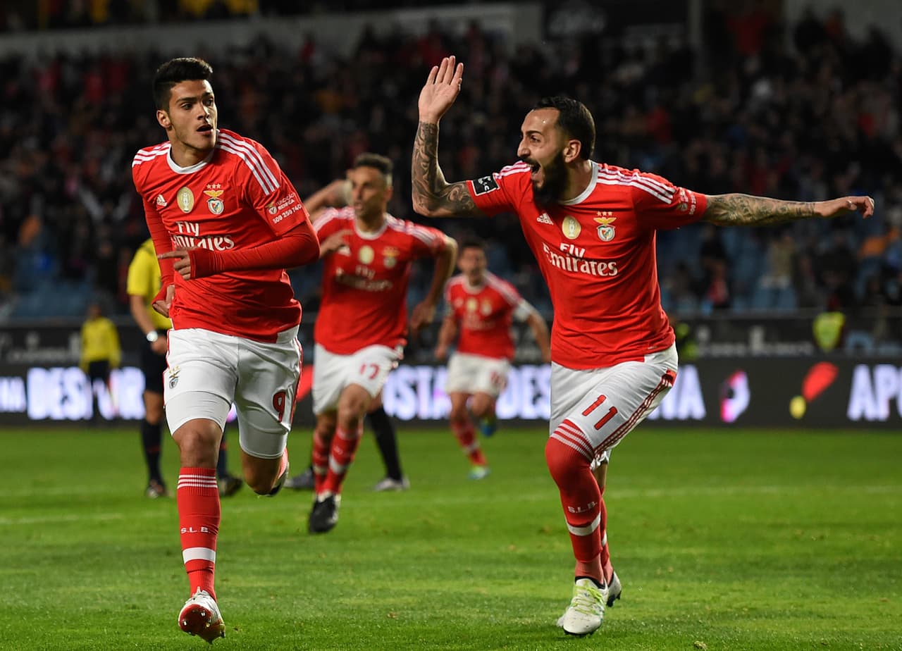 Raúl Jiménez entra de cambio para darle el triunfo al Benfica y mantener el liderato