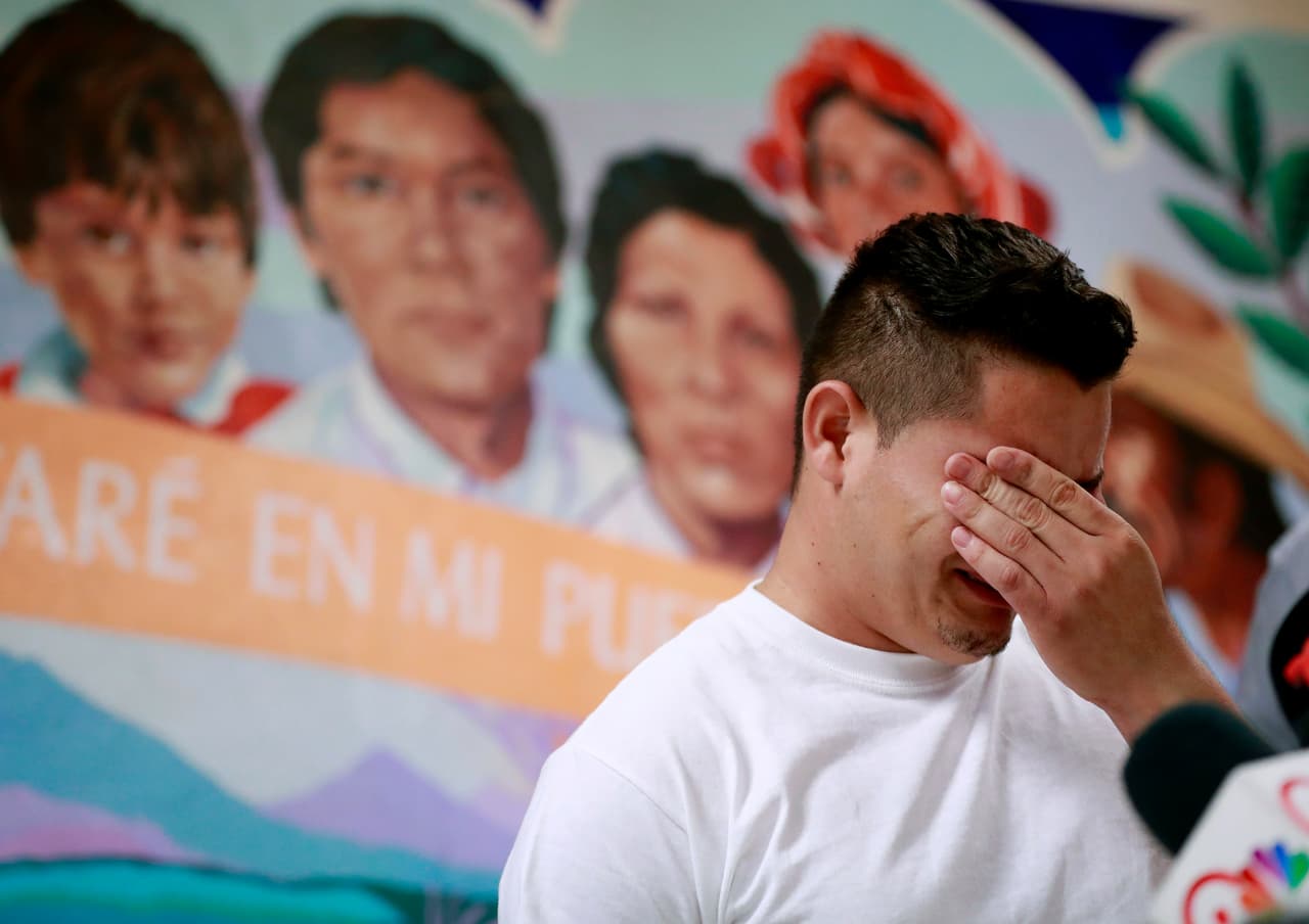 Esta imagen de finales de junio muestra a Christian, de Honduras, mientras explicaba cómo lo separaron de su hijo en la frontera durante una conferencia de prensa en El Paso, Texas.