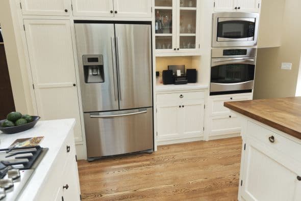 Precalienta el horno. Es muy usual saltarse este paso. Hazte el hábito de encenderlo en cuanto comiences a prepararte para cocinar.