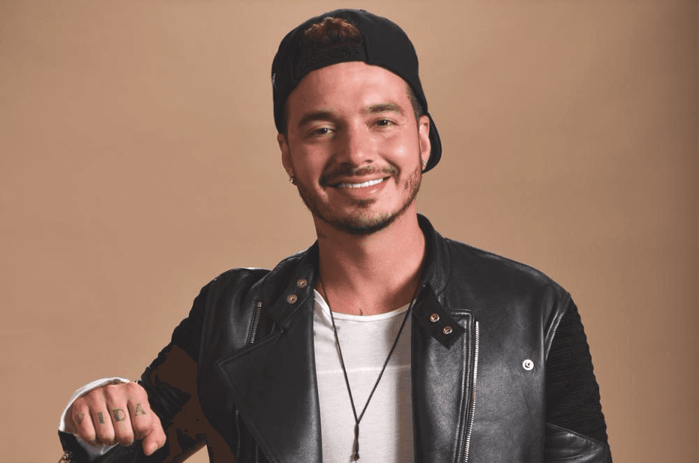 <b>J Balvin (José Álvaro Osorio Balvin)</b>
<br>
<b>Éxitos y un compromiso serio a mediados de año</b>
<br>Para este taurano colombiano nacido en el año del Buey las cosas le van a ir muy bien puesto que en su Carta Natal se aprecian éxitos laborales y sobre todo una carrera my exitosa con éxitos de corte internacional. Debido a que el intérprete nació el 7 de mayo de 1985 en el 2018 comenzará a vivir su año personal cinco una vez terminado su ciclo de cumpleaños.