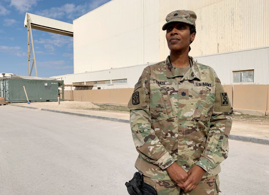 <b>Los miembros de las Fuerzas Armadas en servicio y algunos empleados elegibles que trabajen en zonas de combate |</b> En este caso, tienen al menos 180 días después de haber salido de la zona de combate para presentar sus declaraciones de impuestos federales y pagar cualquier tributo adeudado.
<br>
<br>Como zona de combate se entiende que han estado en Irak o Afganistán, por ejemplo. Estas personas también tendrán más tiempo para contribuir a sus cuentas de retiro personales, IRA, y otras medidas tributarias que 
<a href="https://www.irs.gov/forms-pubs/about-publication-3" target="_blank">pueden ser revisadas aquí</a>.