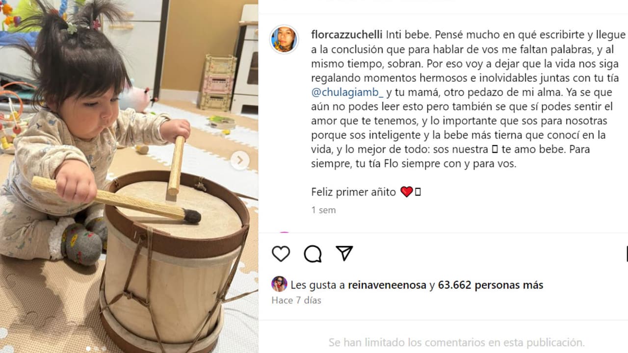 Inti fue captada así tocando con entusiasmo un tambor lo que hace pensar a muchos que heredó el talento musical de Nodal y Cazzu.