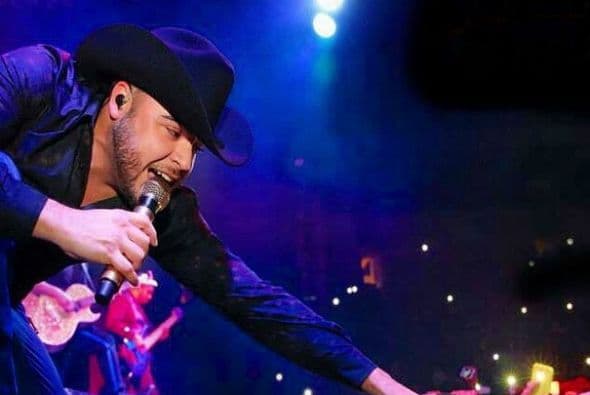 Y es que los encantos de Gerardo no sólo son musicales, él también es carismático y sus fans lo saben muy bien.