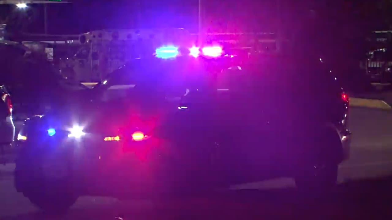 <b><a href="https://www.univision.com/local/houston-kxln/sigue-estas-recomendaciones-para-evitar-accidentes-mientras-viajas-por-carretera-durante-esta-epoca-festiva-video" target="_blank">Recomendaciones </a></b>para evitar accidentes: 
<br>Mantén una distancia adecuada entre vehículos.
<br>Haz buen uso de las direcciones. 
<br>Maneja con precaución.
<br>Mantente enfocado al volante.