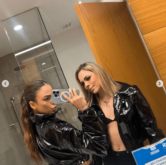 Por otro lado, Valentina y Regina Pérez, mejor conocidas como Las Prez, son dos bellas cantantes que han cautivado a sus fans con su talento musical, el cual han demostrado con temas como 'No te hagas el santo' y 'Delincuentes'.