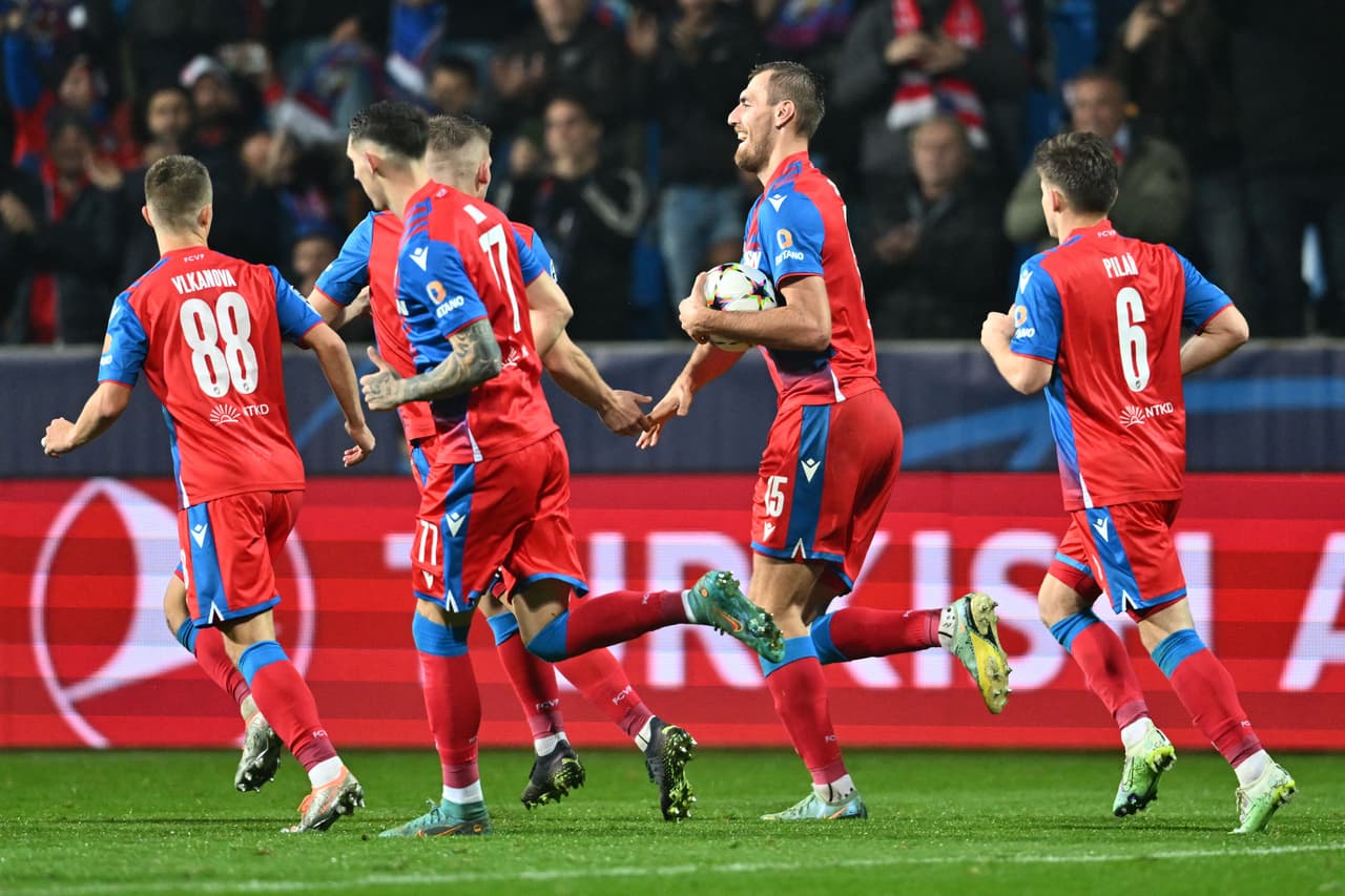 Barcelona goleó 2-4 al Viktoria Plzen en la Doosan Arena de República Checa con un doblete de Ferran Torres y goles de Marcos Alonso y Pablo Torre en la Jornada 6 de la Champions League.