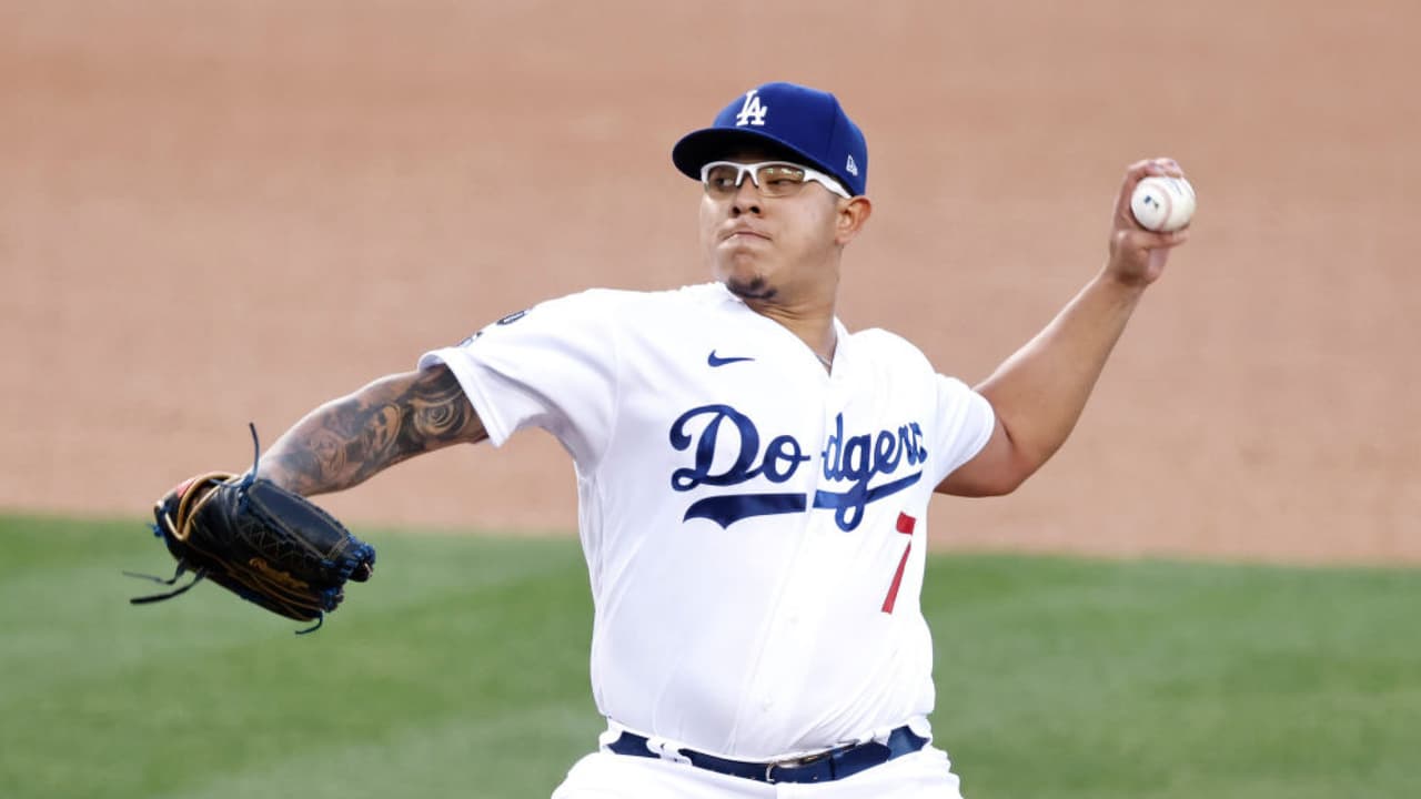 ¡Julio Urías da cátedra en la lomita y en la caja de bateo!