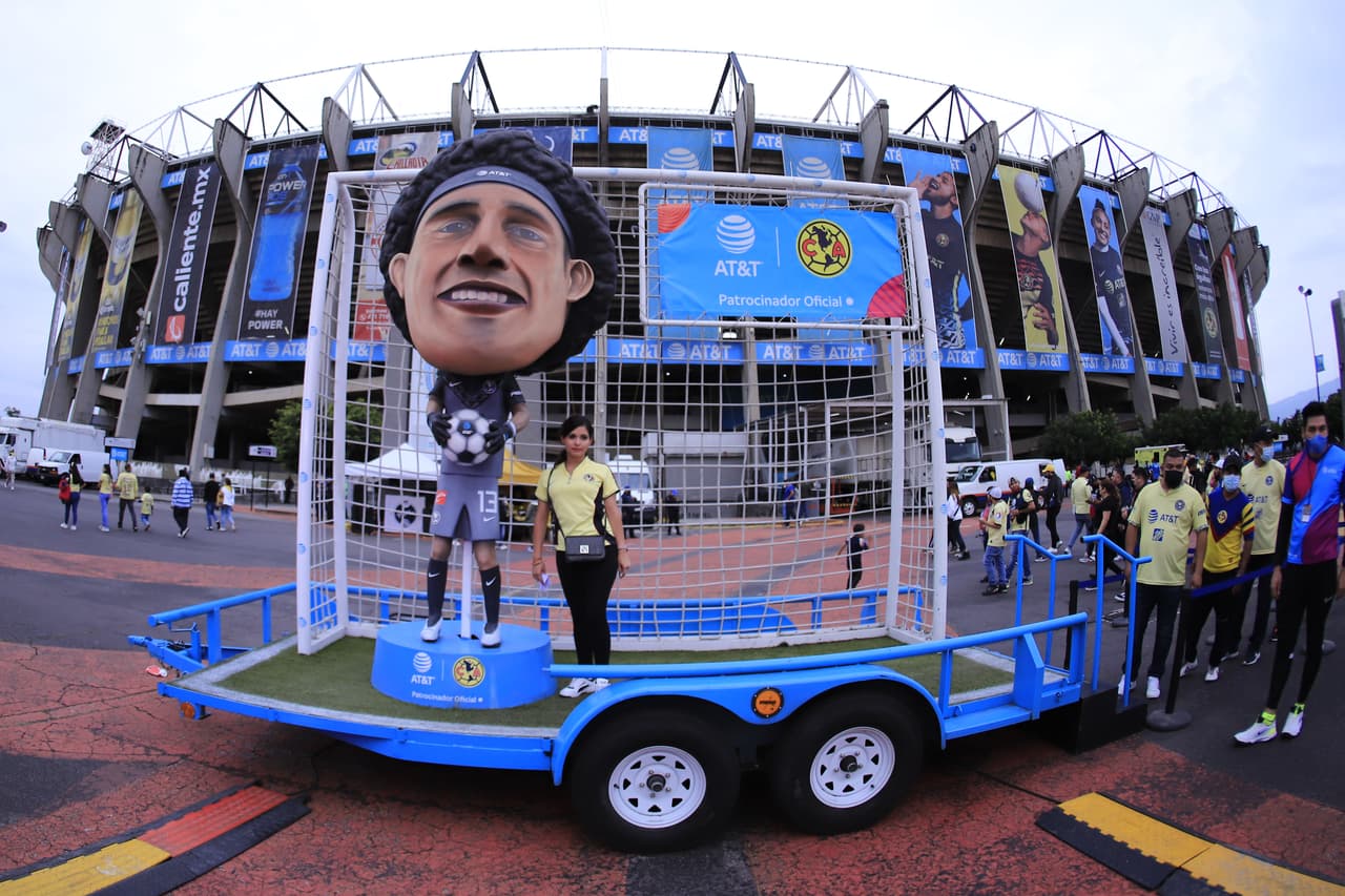 Las Águilas del 'Tano' Ortíz se dieron un festín en la cancha del Estadio Azteca luego de golear 7-0, con siete anotadores diferentes, a un Cruz Azul que está muy cerca del abismo y con un DT que tiene las horas contadas.