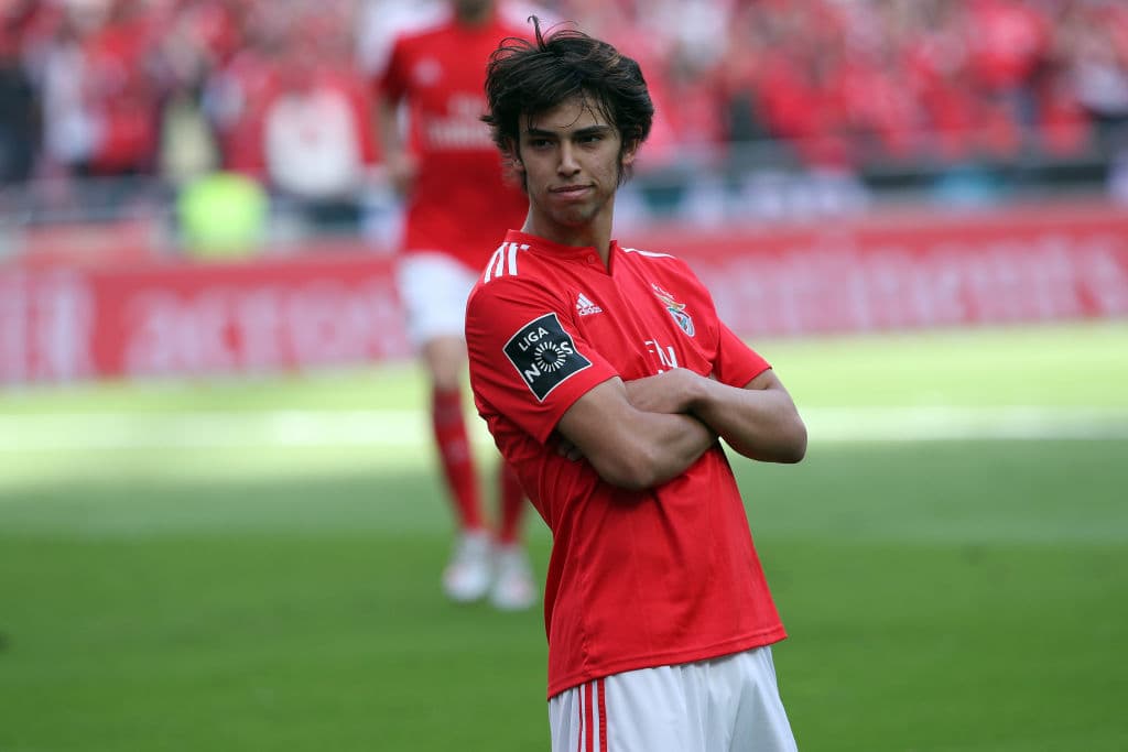 El diario Récord de Portugal asegura que el Real Madrid quiere fichar para su ataque a la promesa portuguesa de 19 años Joao Felix, que anotó 15 goles con el Benfica en la última temporada.