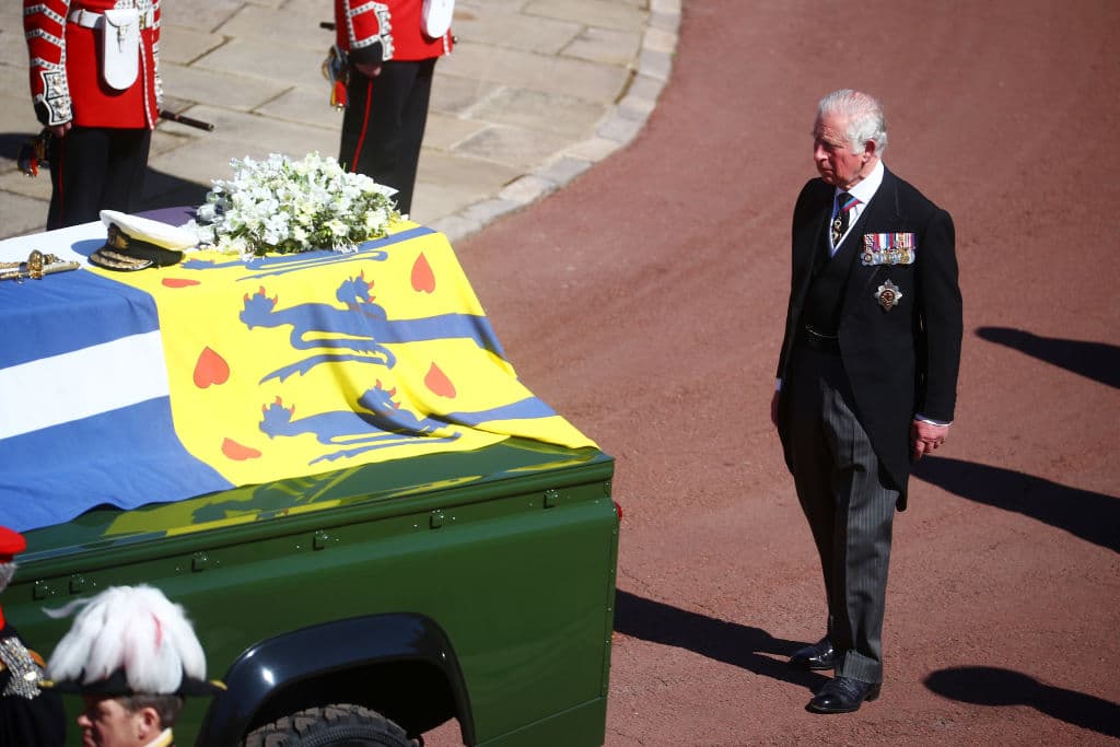 Según fuentes del diario Mirror, el duque de Sussex habría escrito 
<b><a href="https://www.mirror.co.uk/news/uk-news/prince-harrys-deeply-personal-note-23942819" target="_blank">una carta "profundamente personal" a su padre</a></b>, el príncipe Carlos, por quien 
<b>le dijo a Oprah Winfrey siente gran compasión</b> ya que él y el príncipe William 
<b>están "atrapados"</b> en el sistema de la monarquía.