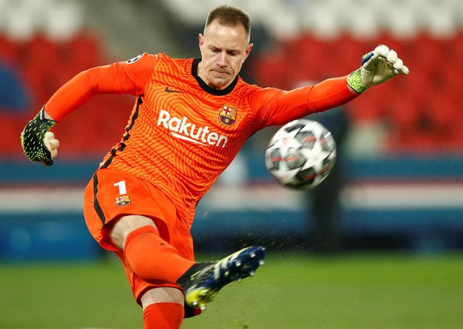 Paris Saint-Germain deja fuera al Barcelona de la UEFA Champions League. Desde el 2007 que el equipo culé no quedaba fuera de la ronda de Octavos de Final. Con marcador global de 5-2, los de Pochettino avanzan a Cuartos de Final. Mbappé fue el autor de primer gol de los parisinos por penal. Lionel Messi anotó para los suyos pero no fue suficiente.