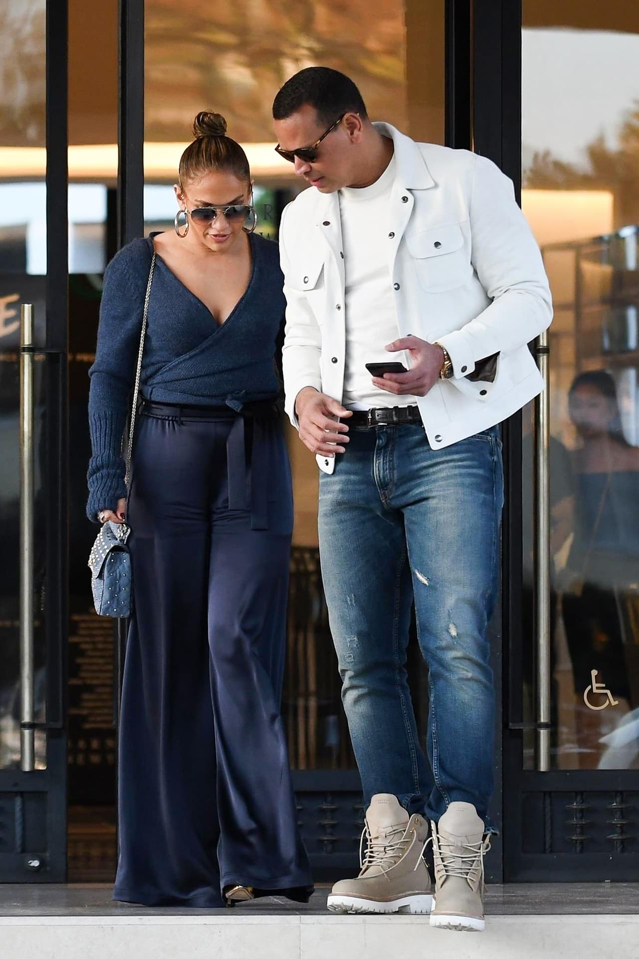 Juntos no solo han crecido como pareja, también lo han hecho como empresarios. Este lunes regalaron membresías para el gimnasio TruFusion.