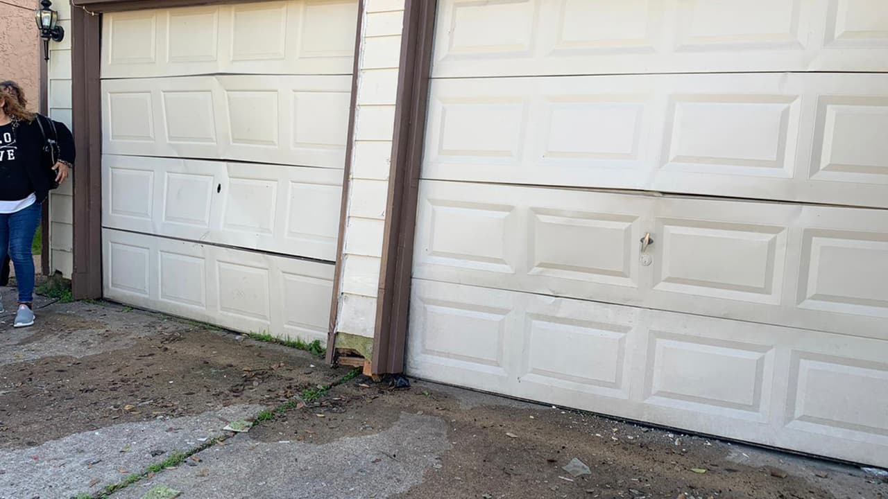 “Escuché un estallido horrible y pensé que un carro le había pegado a mi casa. Vi todos los vidrios y no sabía que estaba pasando”, dijo a Noticias 45 Marlene Tipton quien vive muy cerca de donde ocurrió la explosión.