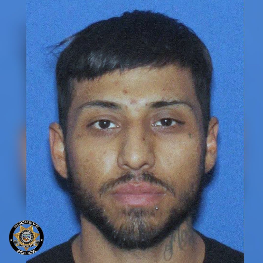 <b>Adan Alexander Chavez, 27 años.</b>
<br>
<br>La última vez que fue visto fue a finales de abril en el centro de Phoenix. Información, comunicarse al 623-349-6411.