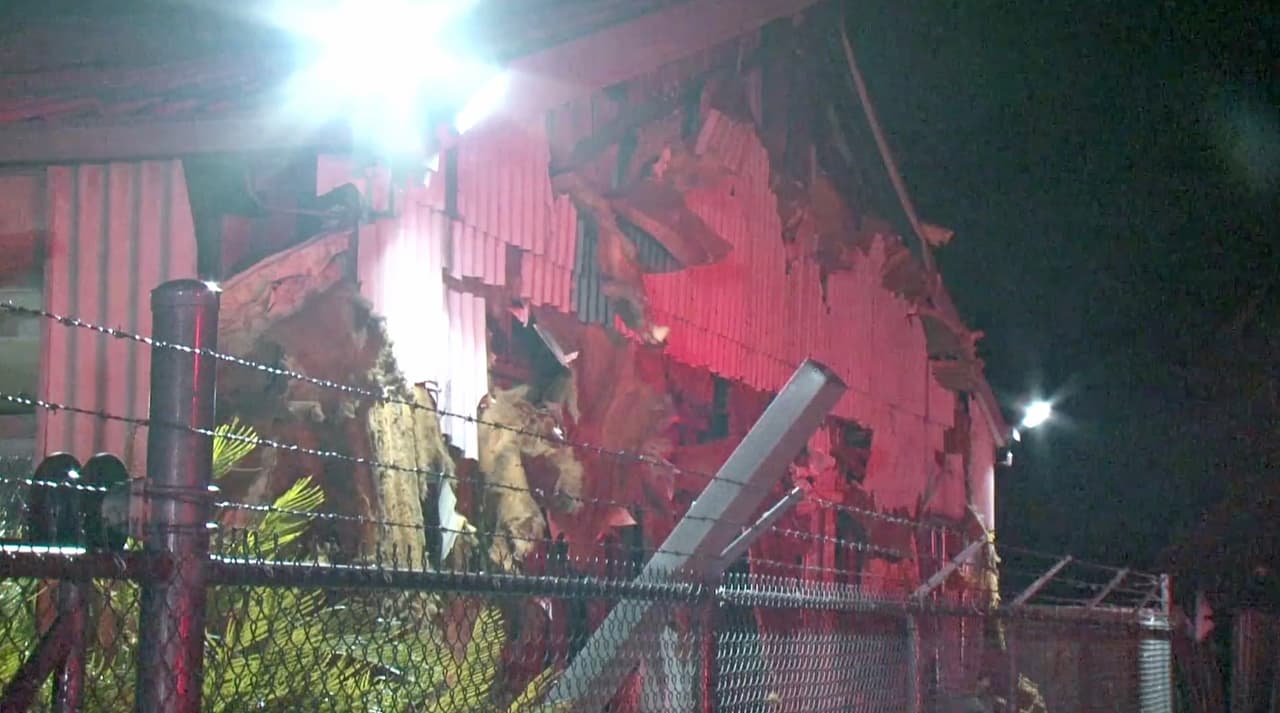 Hay daños severos en estructuras del sector.