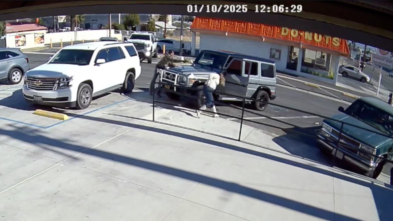 Según las autoridades, el sujeto, quien después fue identificado como 
<b>Gerardo Llamas-Torres, </b>disparó en al menos 10 ocasiones mientras la víctima corría por su vida.