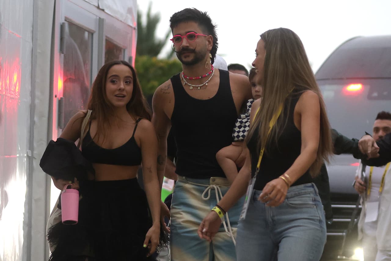 Y en la 
<b>presentación en el DRV PNK Stadium</b> en Fort Lauderdale, no faltó la música. Fue el cantante Camilo quien amenizó la cita; llegó muy bien acompañado de su esposa Evaluna Montaner.