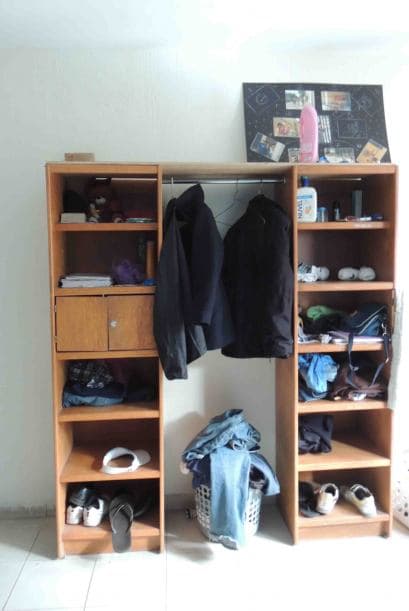 Una image del armario de Ángel. Foto: LSantacruz.