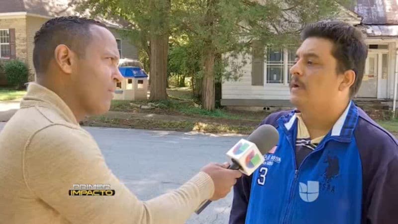 Roberto Gámez, el hombre de playera azul, es una persona que ha recibido varias acusaciones de fraude, ante los cuestionamientos, responde: "En los negocios se gana y se pierde, si yo le hubiera quedado mal a alguien, si yo estuviera temeroso de que las autoridades en cualquier momento pudieran venir por mi porque yo le robé a alguien no estuviera aquí dando la cara", dijo.