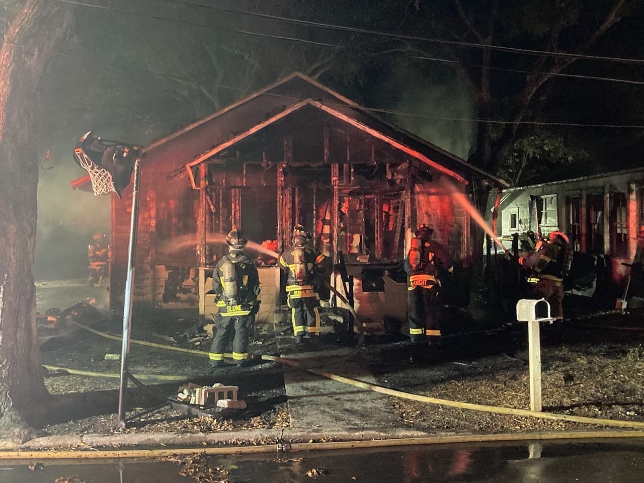 No se reportaron civiles y trabajadores de servicios de emergencia lesionados tras el incendio.
