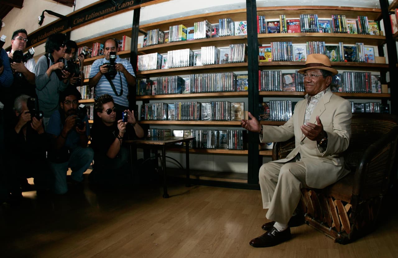 "Percibí como nunca que Armando Manzanero era un hombre del pueblo, por eso lamento mucho su fallecimiento. Un gran compositor, también representante de autores y de compositores de México", expresó el presidente mexicano. En la foto el compositor durante la presentación de su álbum ‘Ni antes ni después’ en la Ciudad de México, en 2009.
<br>